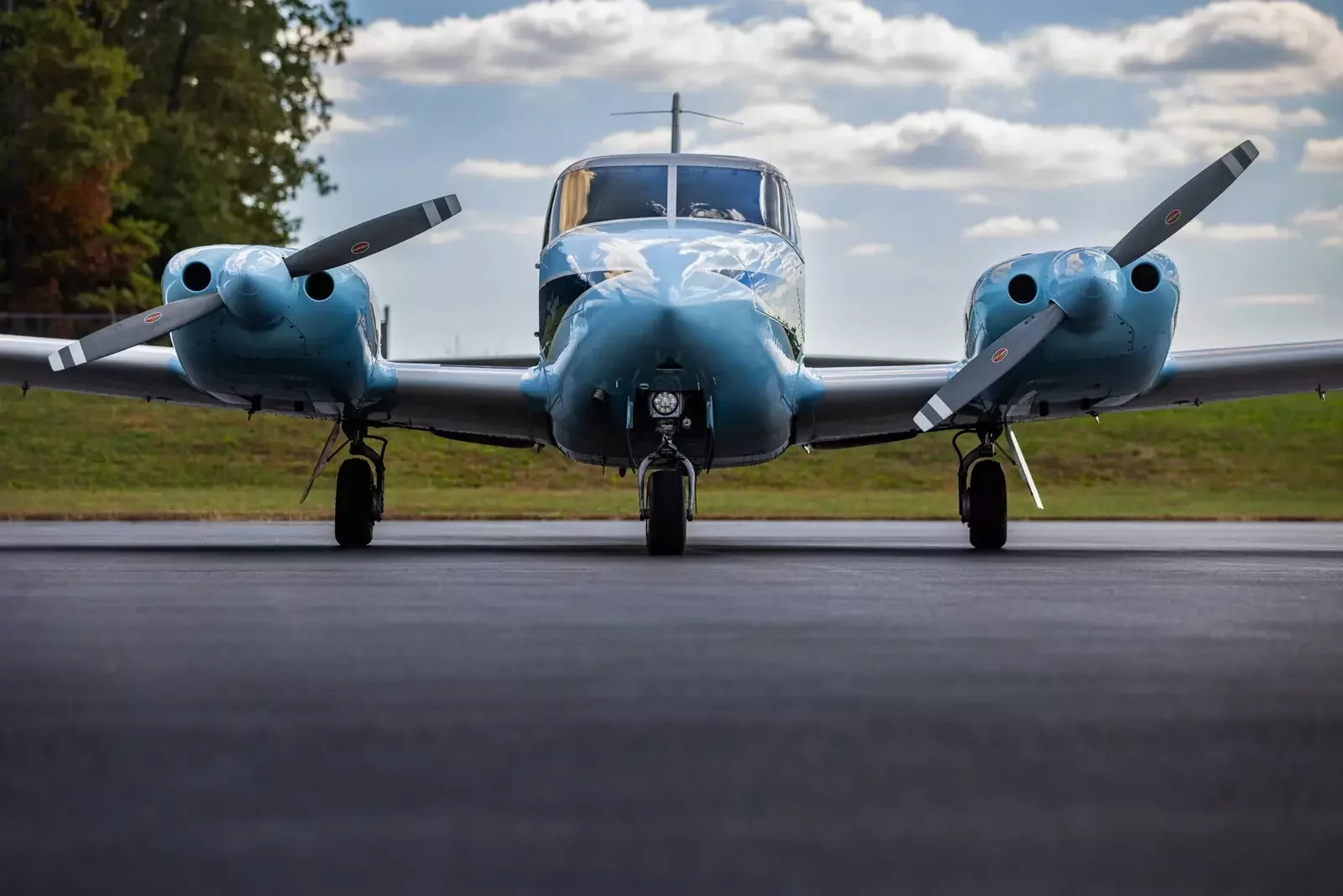Front view of Piper PA-30 Twin Comanche N7761Y