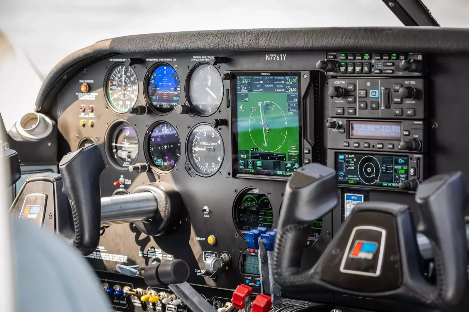 Instrument panel of Piper PA-30 Twin Comanche N7761Y